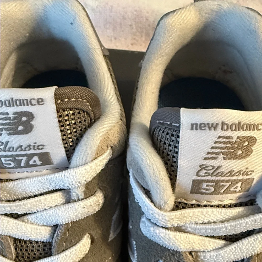 New Balance 574 Infant Sneakers in Gray and White - Picture 5 of 10
